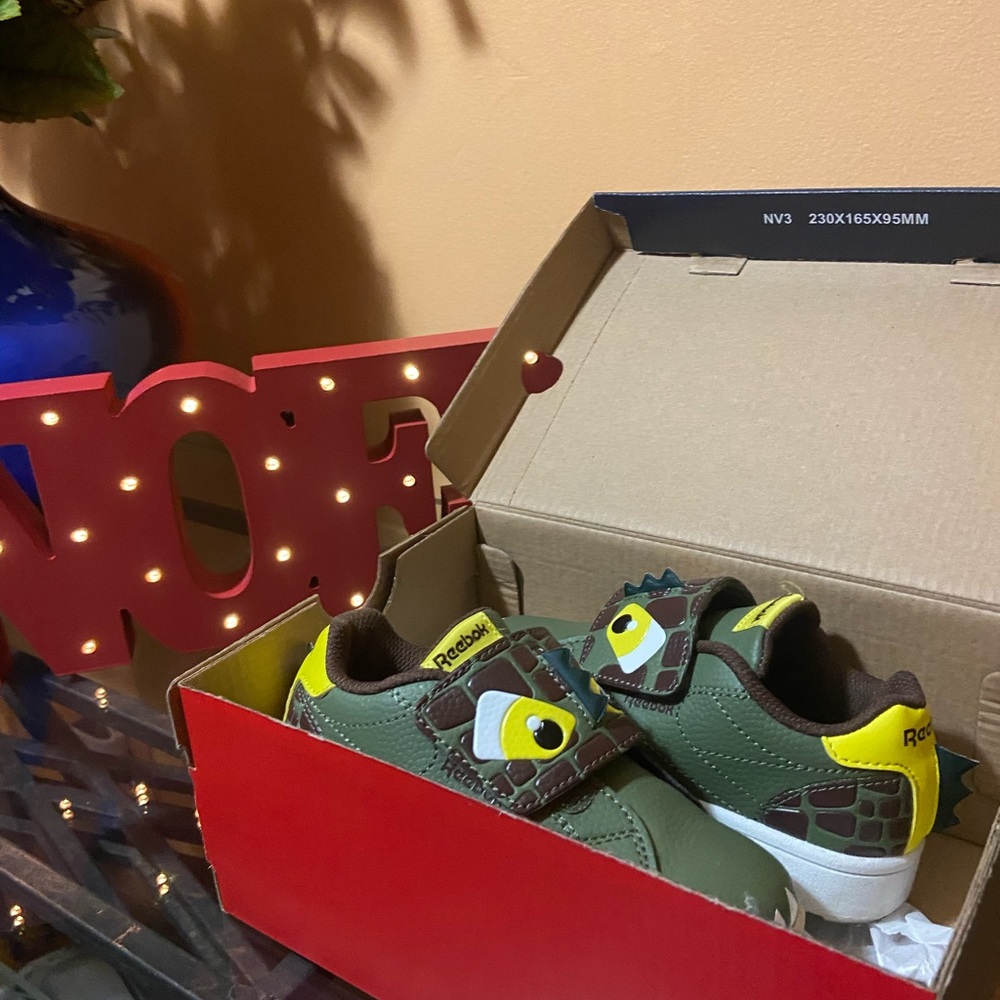 Reebok royal dinosaur sneakers size 9